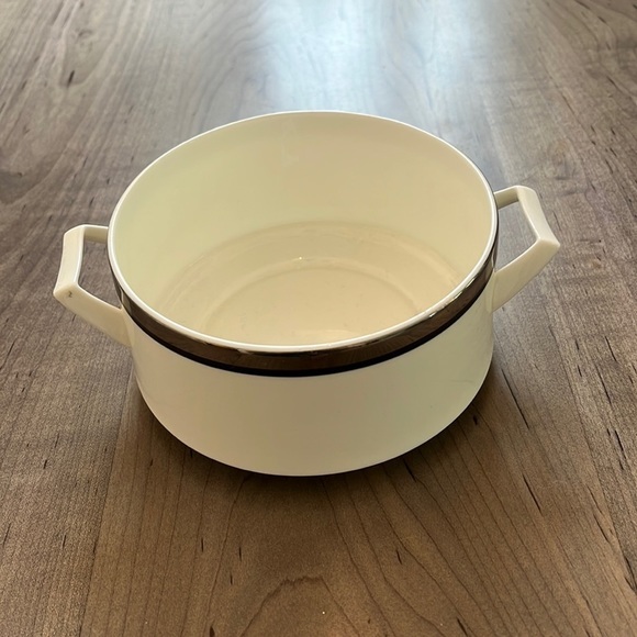 Mikasa Bone China Serving Bowl Round 6”Solitude A5-166 in EUC - Picture 1 of 3
